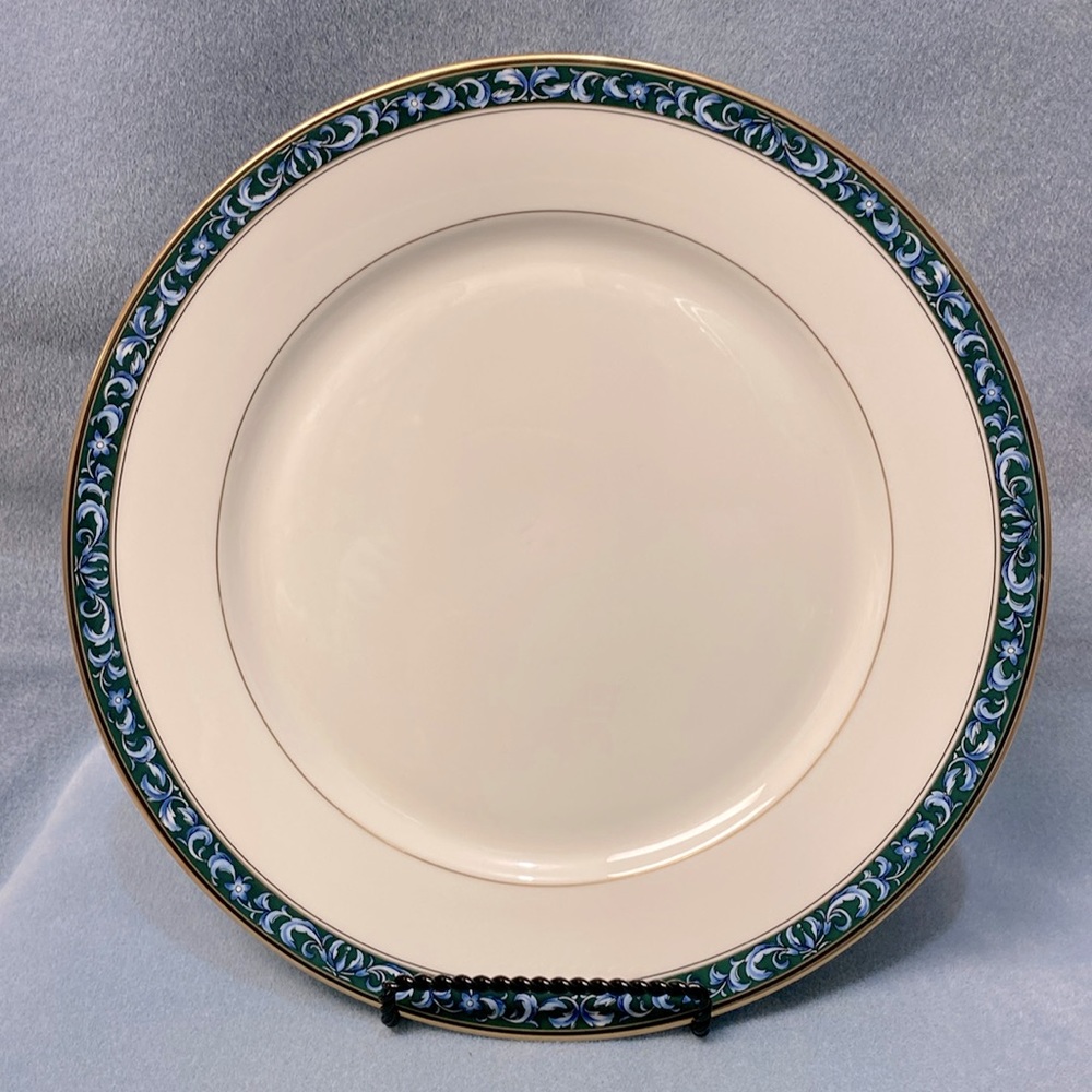 MIKASA AUBUSSON Dinner Plate